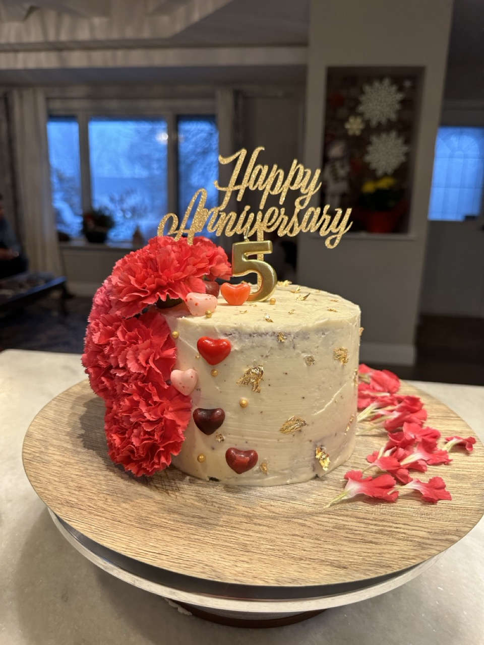 Anniversary Cake With Roses And Hearts