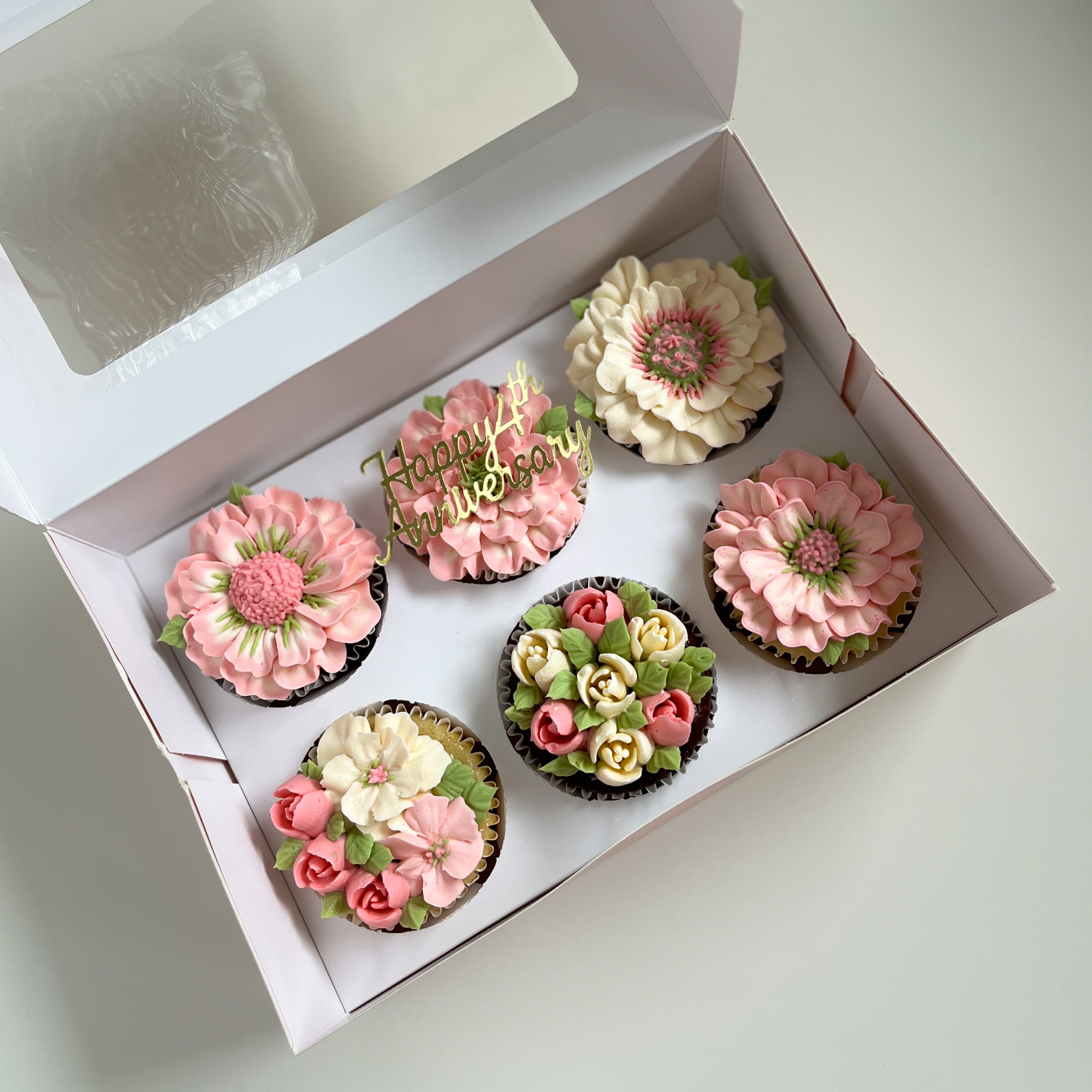 6 Flower Cupcakes 